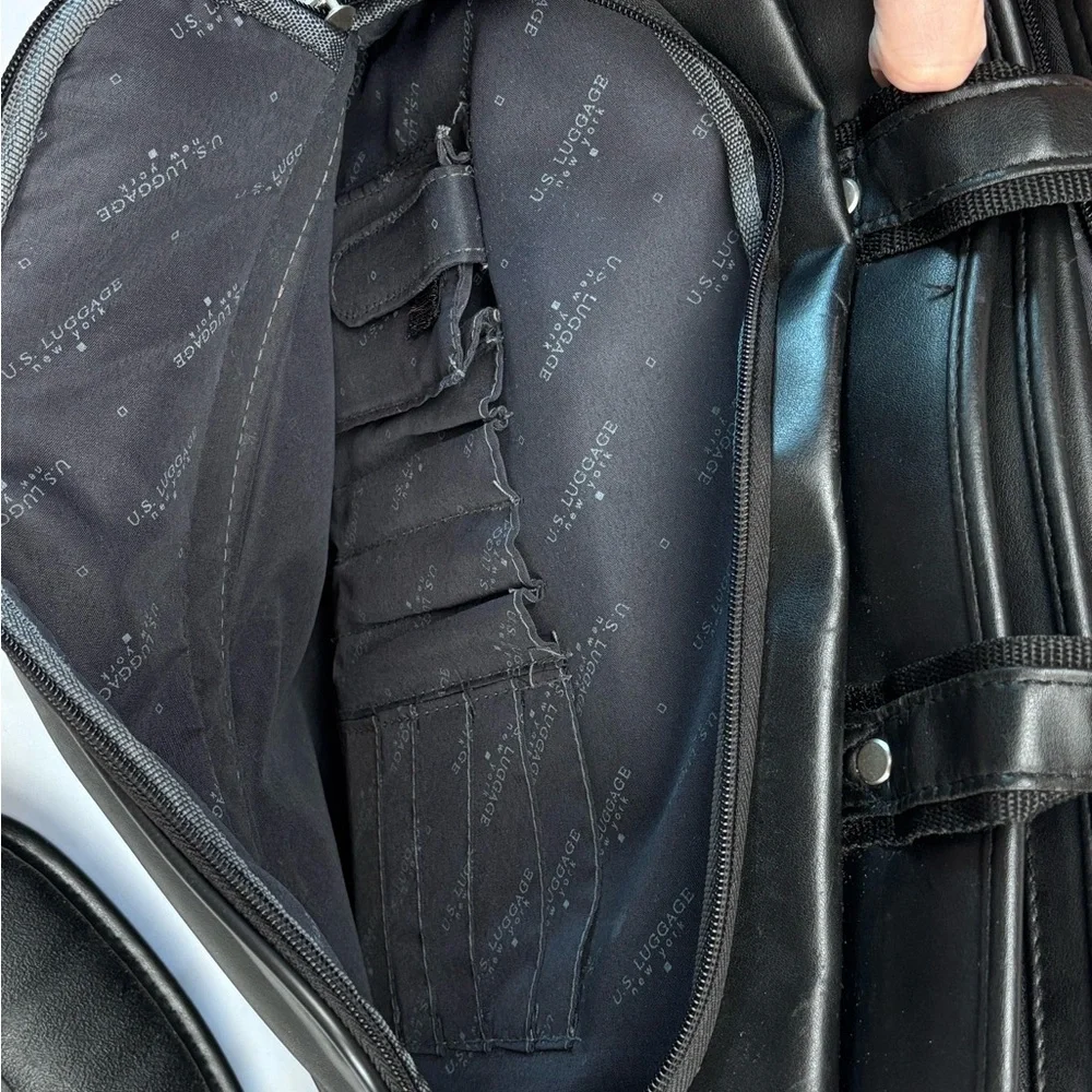 U.S. Luggage New York Black Messenger / Laptop Bag with Sleek Design Very Cool!